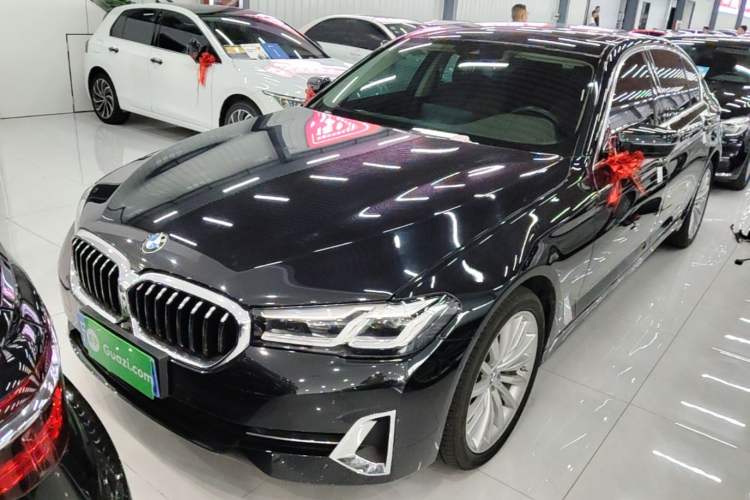 BMW 5 series 2022 — фото 1
