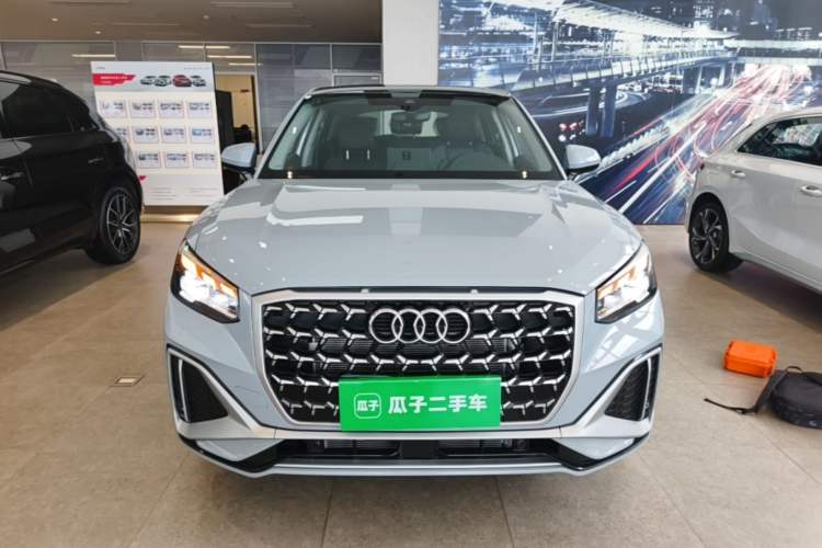 Audi Q2L 2025 — 2