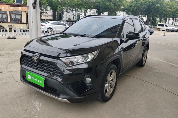 Toyota RAV4 2021 — фото 1