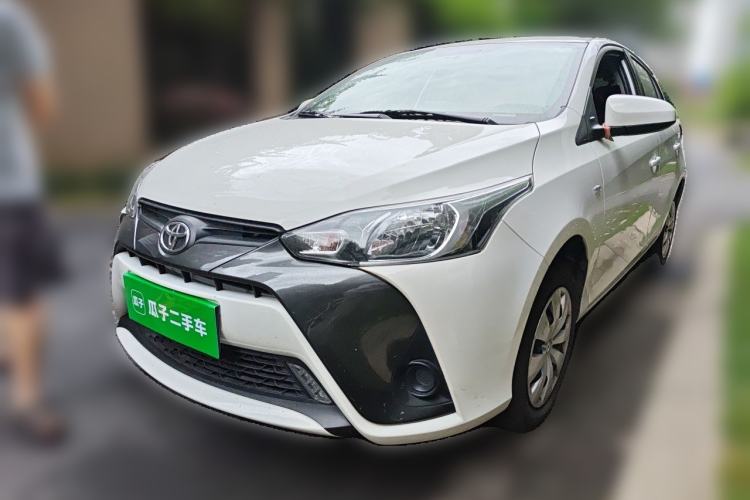 Toyota Yaris 2021 — фото 1