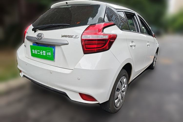 Toyota Yaris 2021 — фото 4
