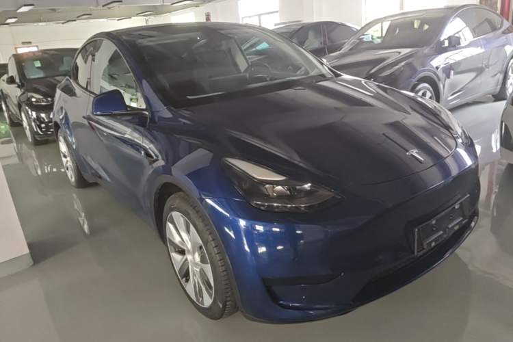 Tesla Model Y 2022 — 3