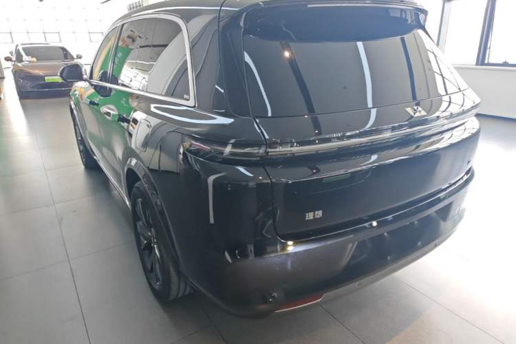 Li Auto L8 2023 — 4