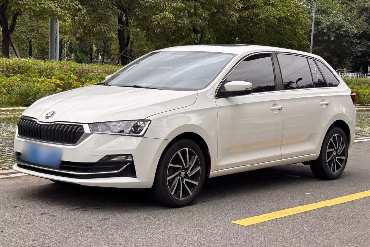 Skoda Rapid Spaceback 2020 — фото 1