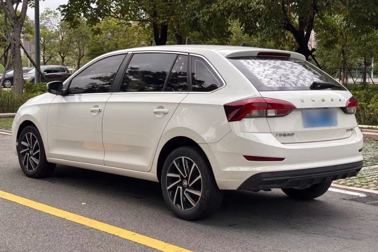 Skoda Rapid Spaceback 2020 — фото 4