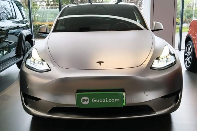 Tesla Model Y 2023 — 2