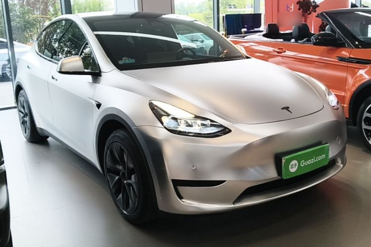 Tesla Model Y 2023 — 3