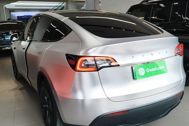 Tesla Model Y 2023 — 4