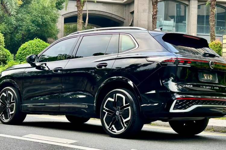 Volkswagen Tiguan L 2024 — 4