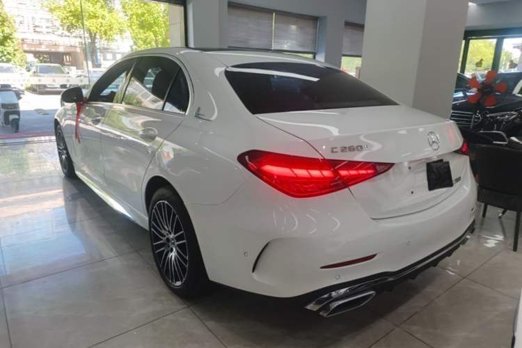 Mercedes-Benz C 260 L 2023 — фото 4