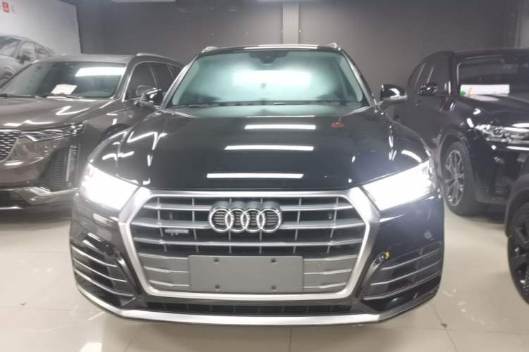 Audi Q5L 2020 — 2