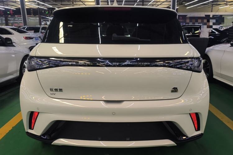 BYD Dolphin 2023 — 5