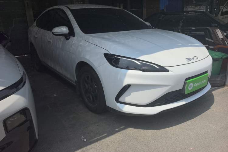 BYD Seal 05 DM-i 2025 — фото 3