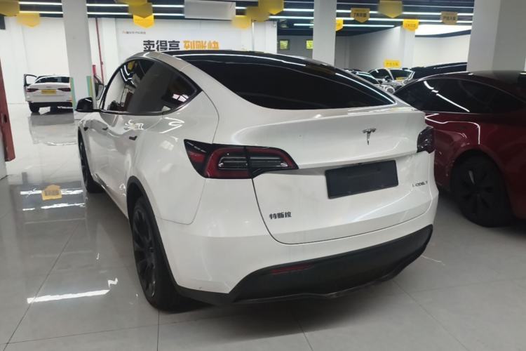 Tesla Model Y 2021 — 4