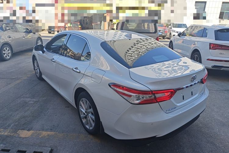 Toyota Camry 2021 — 4