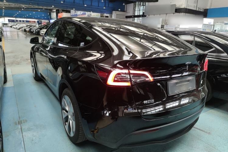 Tesla Model Y 2022 — 4
