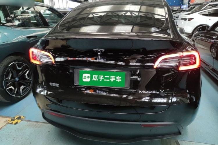 Tesla Model Y 2022 — 5