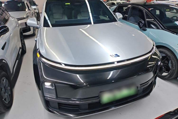 Li Auto L8 2023 — 2