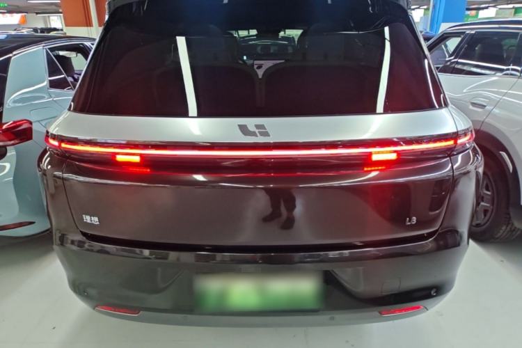 Li Auto L8 2023 — 5