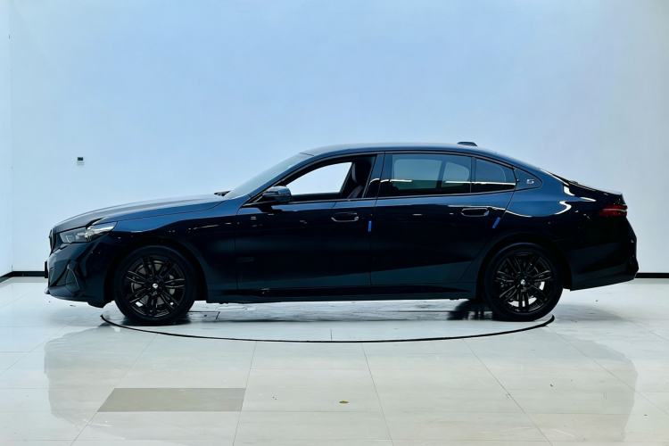 BMW 530Li 2025 — 3