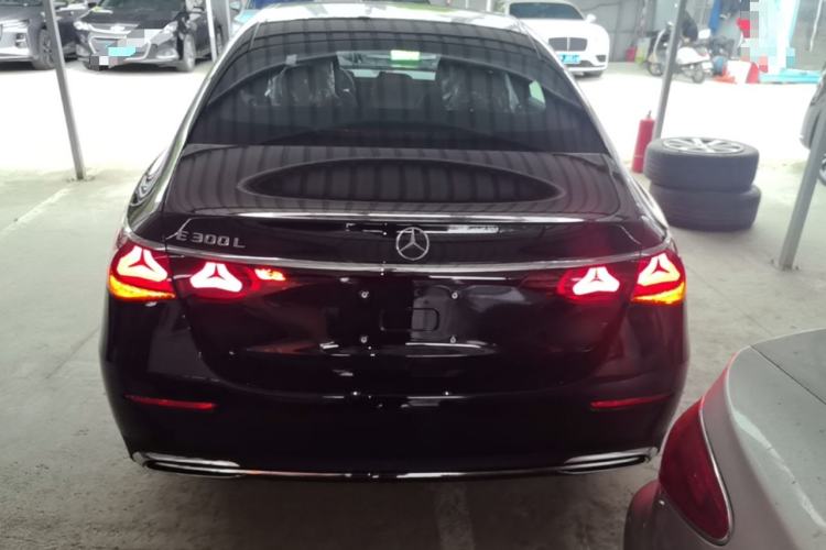 Mercedes-Benz E 300 L 2026 — 5