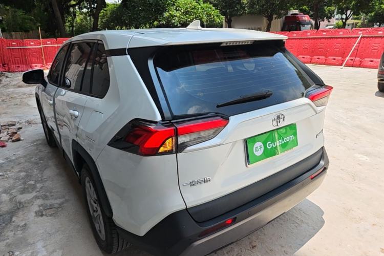 Toyota RAV4 2022 — 4