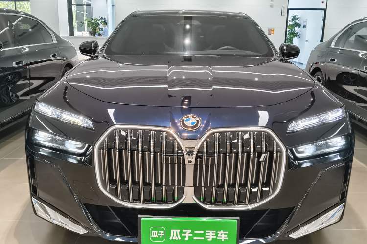 BMW i7 2023 — фото 2