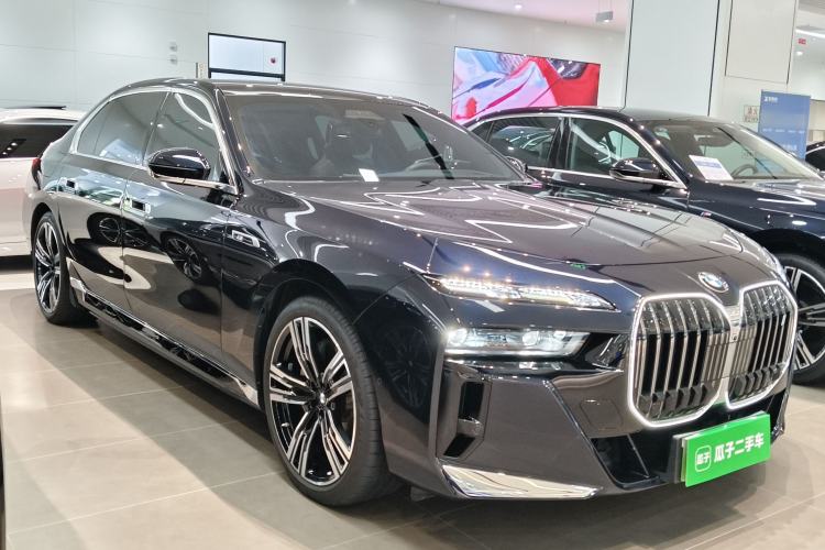 BMW i7 2023 — фото 3