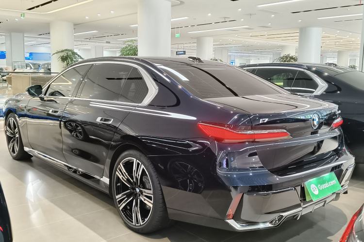 BMW i7 2023 — фото 4