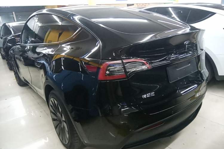 Tesla Model Y 2022 — 4