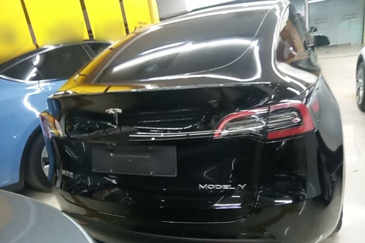 Tesla Model Y 2022 — 5