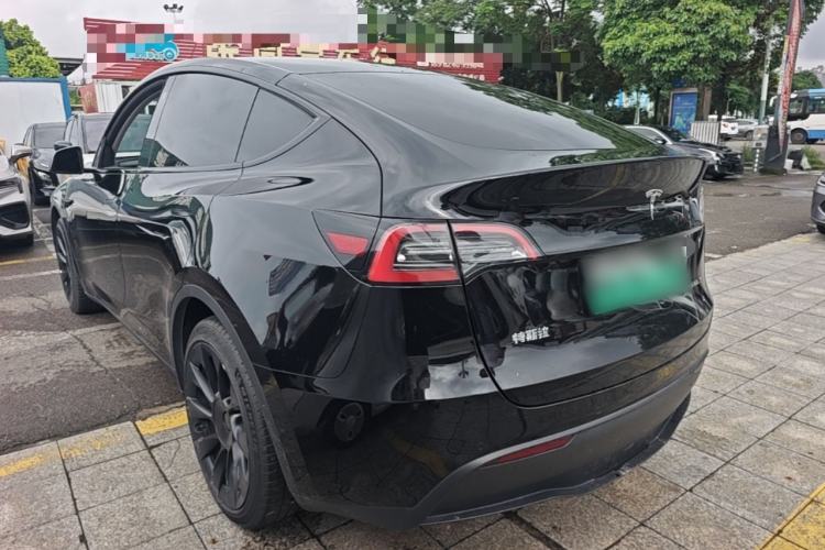 Tesla Model Y 2022 — 4