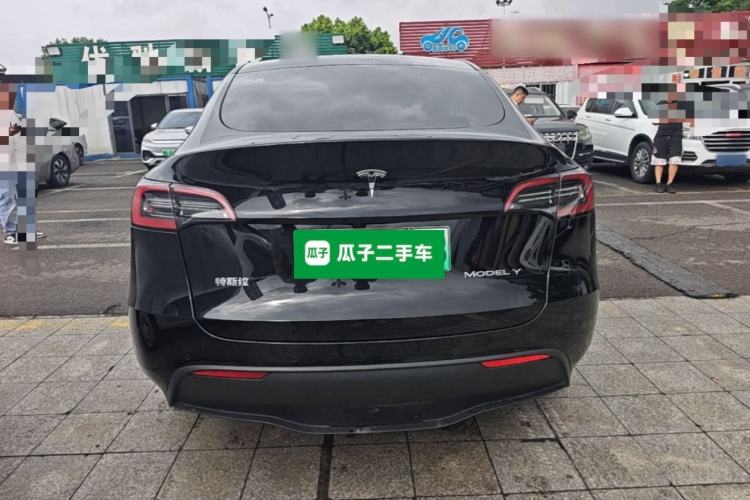 Tesla Model Y 2022 — 5