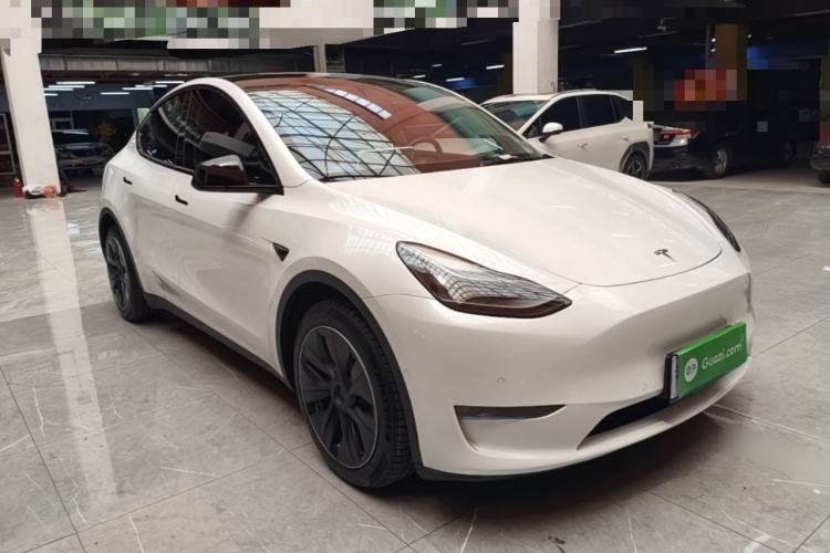 Tesla Model Y 2021 — 3