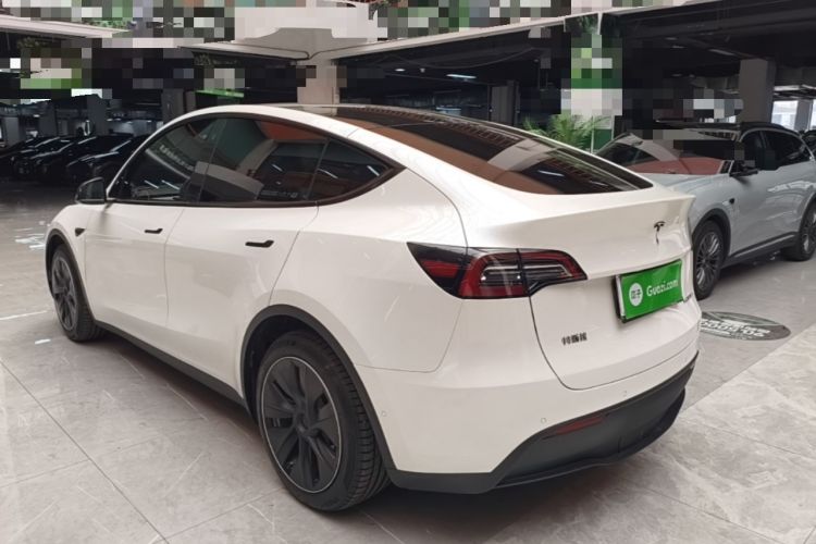 Tesla Model Y 2021 — 4