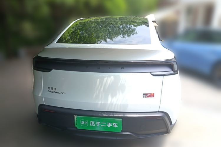 Tesla Model Y 2025 — 5