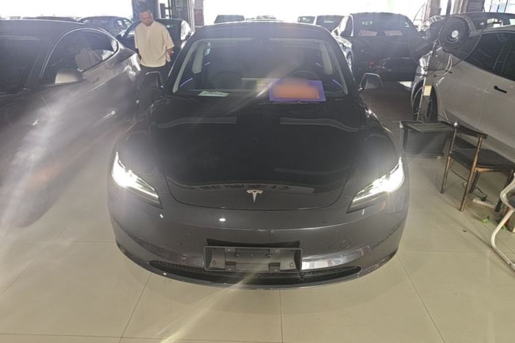 Tesla Model 3 2023 — 2