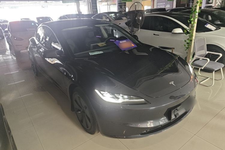 Tesla Model 3 2023 — 3