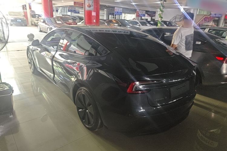 Tesla Model 3 2023 — 4