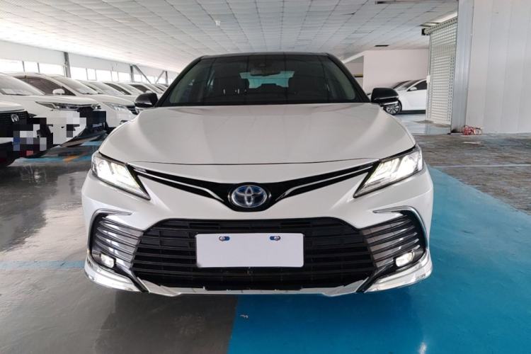 Toyota Camry 2023 — 2