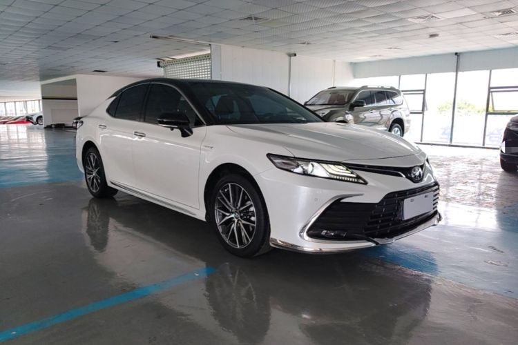 Toyota Camry 2023 — 3
