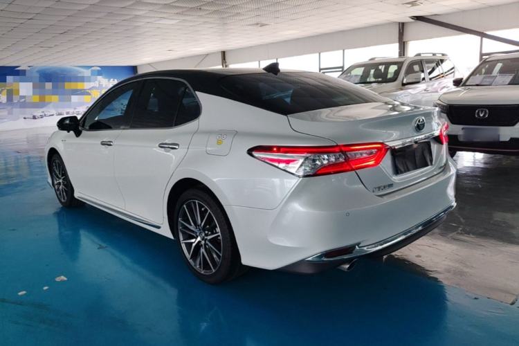 Toyota Camry 2023 — 4