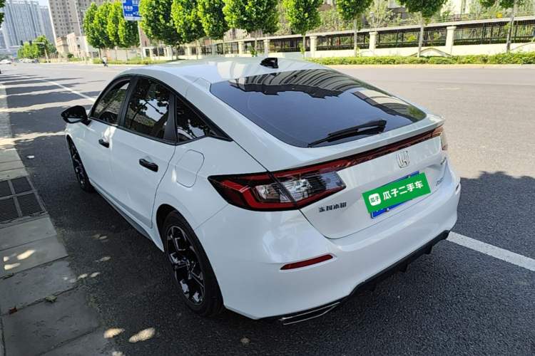 Honda Civic 2023 — 4