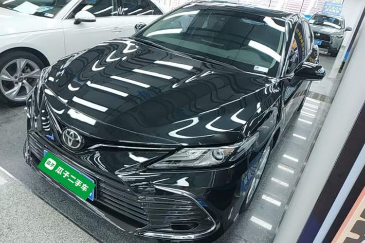 Toyota Camry 2021 — фото 1