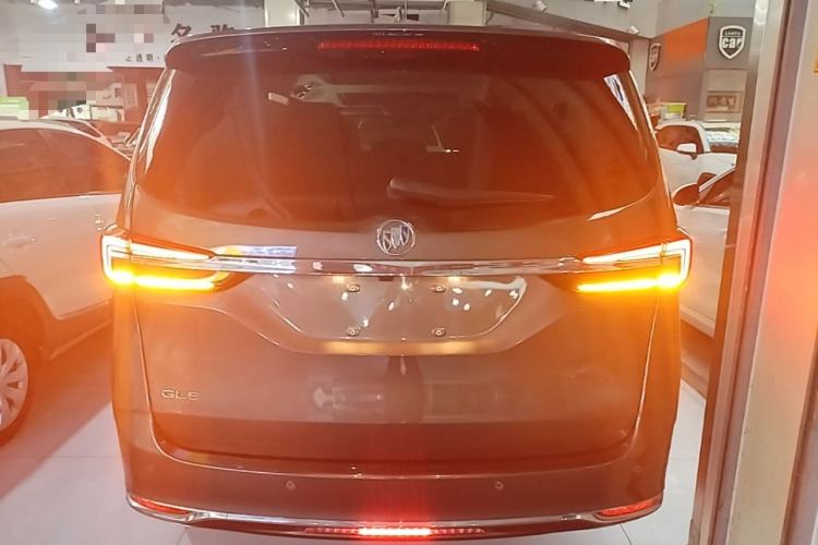 Buick GL8 2022 — 5