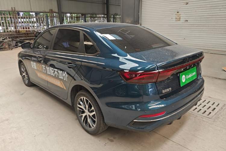 Geely Emgrand 2026 — 4