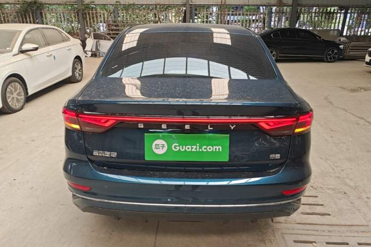 Geely Emgrand 2026 — 5