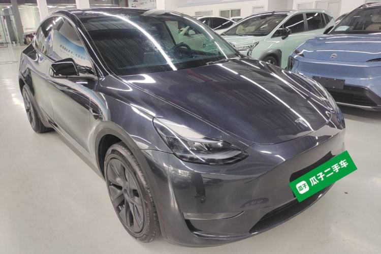 Tesla Model Y 2024 — 3