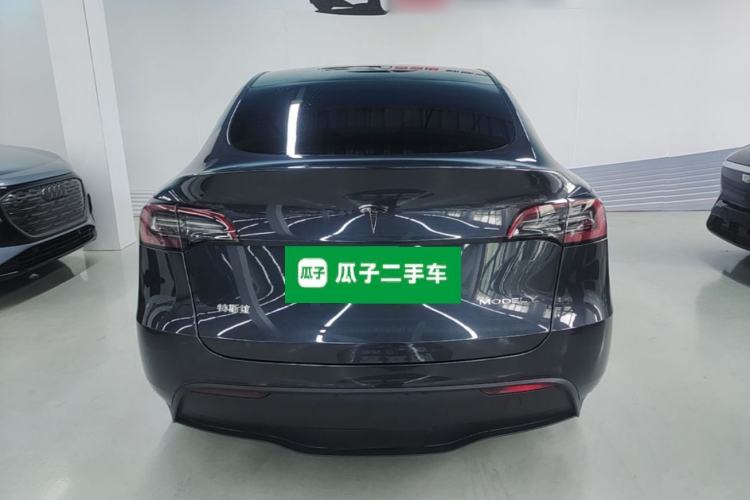 Tesla Model Y 2024 — 5