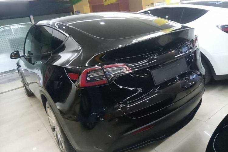 Tesla Model Y 2022 — 4